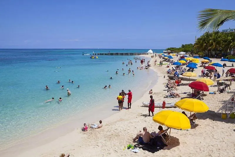 Hospitality Expert Bts 2 - Pool Beach & Chef Montego Bay Jamajka